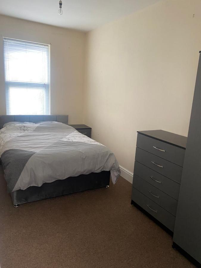 Spacious 4 Bedroom House Near Stokes Croft!! Central!!! Бристоль Екстер'єр фото