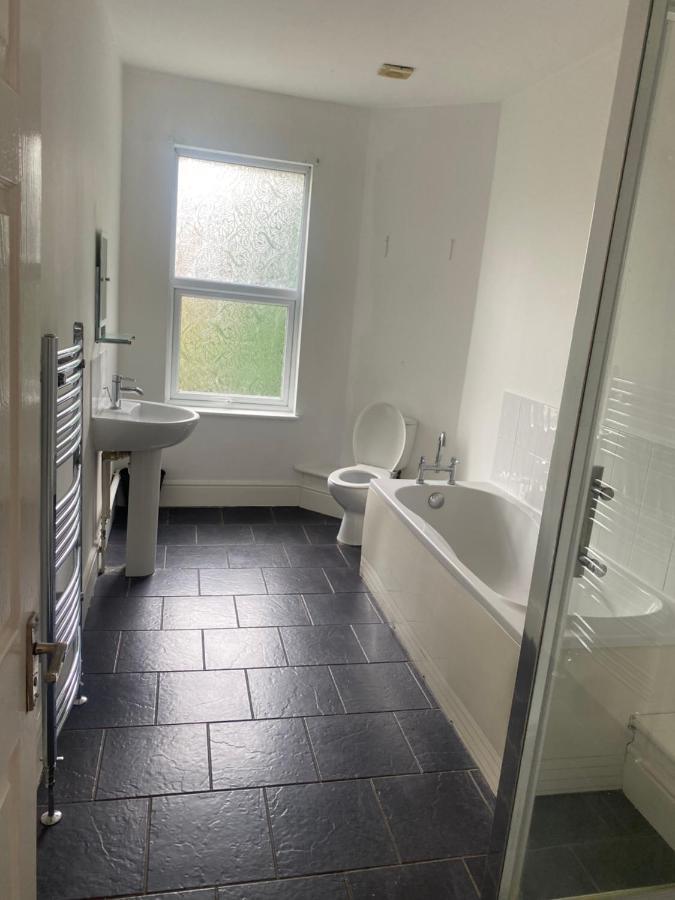 Spacious 4 Bedroom House Near Stokes Croft!! Central!!! Бристоль Екстер'єр фото